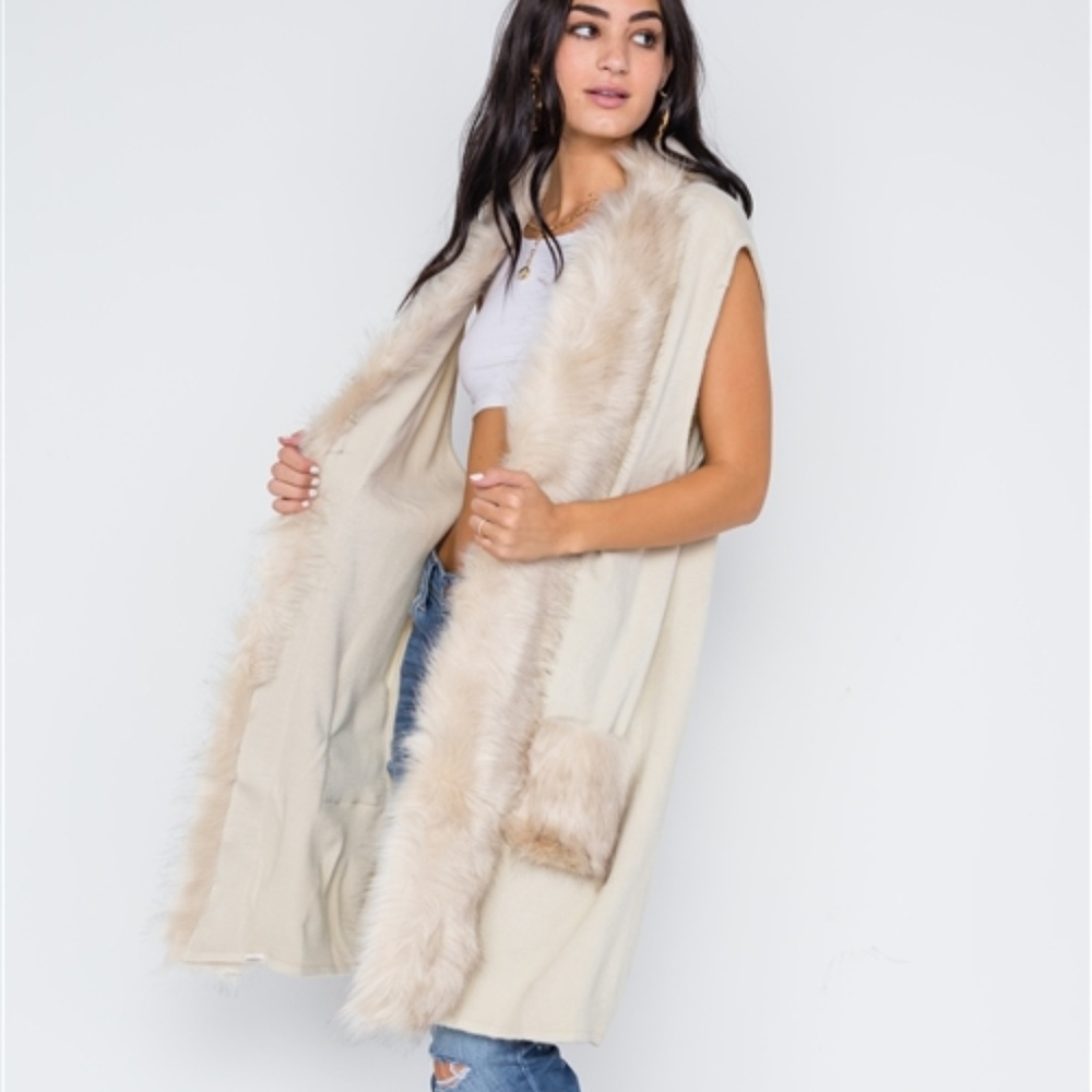 IVORY SOFT KNIT SHAWL COLLAR FAUX FUR POCKET VEST - Picture 2 of 8